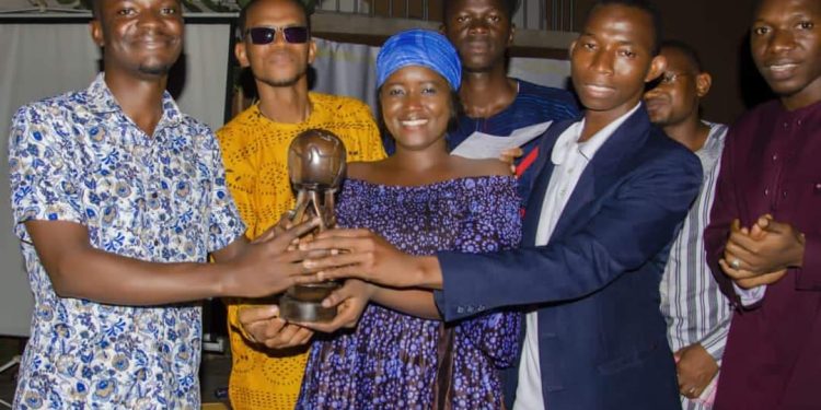 CULTURE AFRICAINE : LA GUINÉE REMPORTE UN TROPHÉE AU GHANA DANS UN INSTITUT DE LANGUES 1 FB IMG 1671105745243