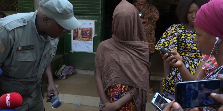Projet 'chapeaux les filles': une initiative pour réparer un 'tort' qui peine à décoller 1 Fille tombolia