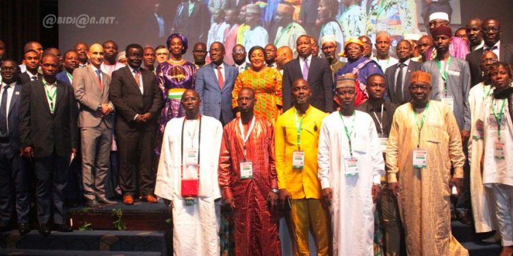 Côte d'Ivoire : 4 000 participants venus de 20 pays et trois continents à la 6ème édition du Salon International de la Géomatique 1 ceremonie de cloture de la 6e edition du salon international de la geomatiq y6z1eg5aal
