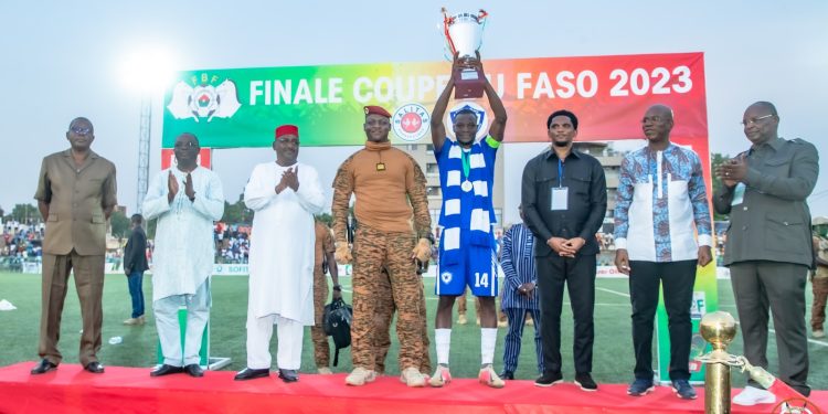 Football : EFO remporte la coupe du Foso face à Salitas 1 Football : EFO remporte la coupe du Foso face à Salitas