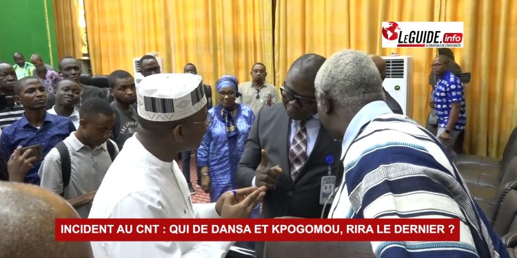 Incident au CNT : qui de Dansa ou de Kpogomou, rira le dernier ? (vidéo) 1 Incident au CNT : qui de Dansa ou de Kpogomou, rira le dernier ? (vidéo)