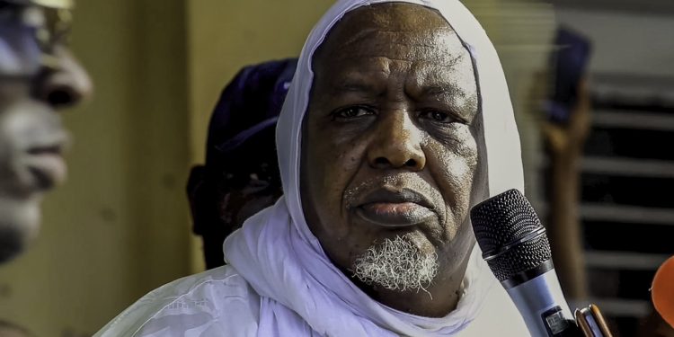 Mali : le passeport de l'imam Dicko confisqué par la junte au pouvoir 1 Mali : le passeport de l’imam Dicko confisqué par la junte au pouvoir