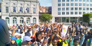 Belgique : Des Guinéens manifestent à la place de Luxembourg pour un retour à l&rsquo;ordre constitutionnel