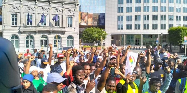 Belgique : Des Guinéens manifestent à la place de Luxembourg pour un retour à l’ordre constitutionnel