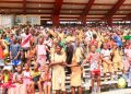 Des élèves guinéens dans un stade à Conakry (photo