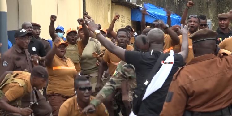 Grève des gardes pénitentiaires : le ministre de la justice réagit à l’urgence ! 1 Grève des gardes pénitentiaires : le ministre de la justice réagit à l’urgence !