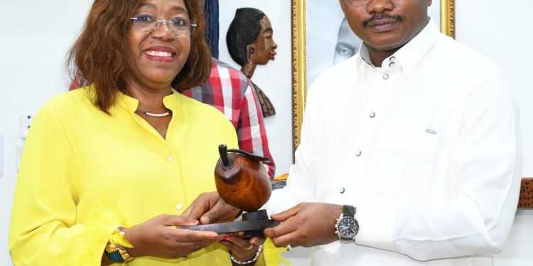 Diplomatie : le président du CNT reçoit une délégation de la présidence Ivoirienne 1 Diplomatie : le président du CNT reçoit une délégation de la présidence Ivoirienne