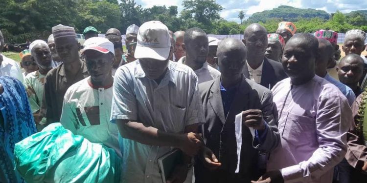 Développement local : remise des clés d’une école construite par les fils de Koïlondji Dando à Télimélé 1 Développement local : remise des clés d’une école construite par les fils de Koïlondji Dando à Télimélé