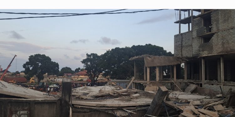 Effondrement d'un immeuble à Matoto : cinq personnes sont les décombres 1 Effondrement d’un immeuble à Matoto : cinq personnes sont les décombres