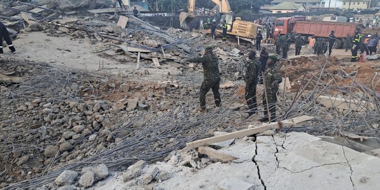 Effondrement d'un immeuble à Matoto : le début des recherches d'éventuels survivants 1 Effondrement d’un immeuble à Matoto : le début des recherches d’éventuels survivants