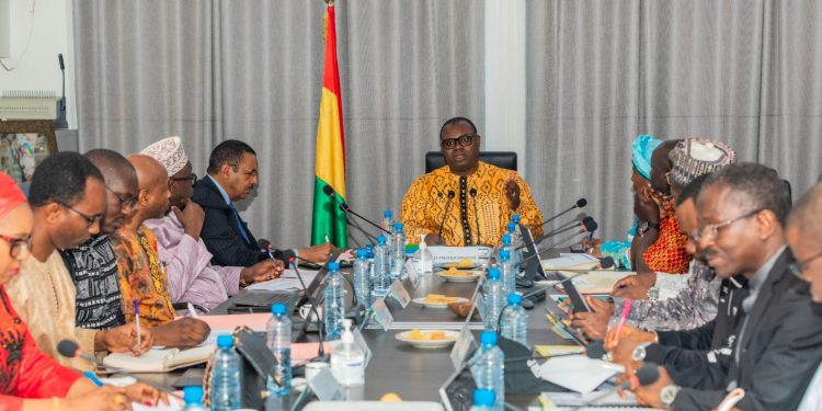 Évaluation des ministres : « une mascarade qui n’apportera absolument rien… » (UFD) 1 DR BERNARD GOUMOU EN TRAIN DEVALUER DES MINISTRES