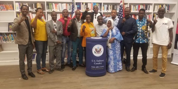 Investigation numérique : des journalistes apprennent à se protéger des pièges de décrédibilisation 1 Des journalistes au centre americain de Conakry
