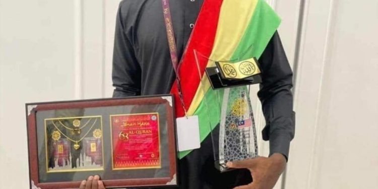 Religion : le guinéen Oumar Ahmed Touré remporte le concours International de mémorisation du Saint Coran en Malaisie 1 OUMAR TOURE CHAMPION DU MONDE DE LECTURE DU SAINT CORAN