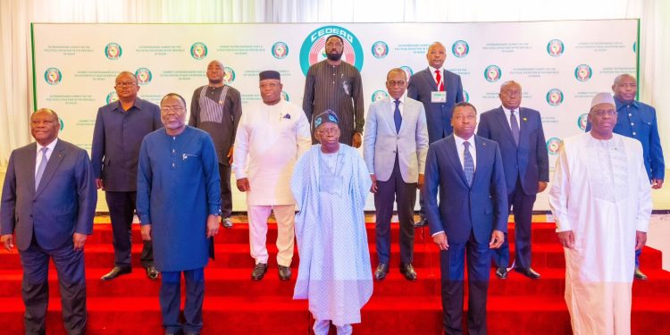 CEDEAO : une importante réunion se prépare le 20 Septembre à Banjul 1 Sommet extrordinaire de la CEDEAO A ABUJA