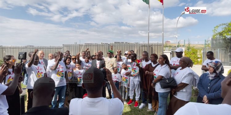 Turquie l'Ambassadeur Oumar KANDÉ en deuil : sa grande soeur ainée et un autre compatriote en ''détention'' décèdent ! 1 Des Guineens a la residence de lambassadeur General Oumar Kande a Ankara