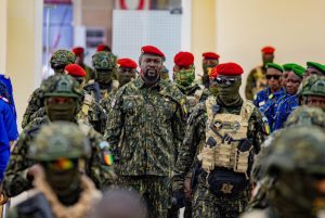 GÉNÉRAL MAMADI DOUMBOUYA ET DES MEMBRES DE FORCES SPÉCIALES