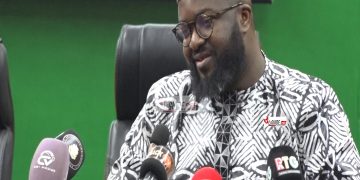 DJIBA DIAKITE PRESIDENT DU COMITE STRATEGIQUE DU PROJET SIMANDOU PAR AILLEURS MINISTRE DIRECTEUR DU CABINET A LA PRESIDENCE DE LA REPUBLIQUE