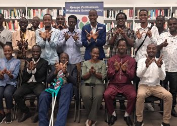 Des journalistes guineens a lambassade des Etats Unis min scaled 1