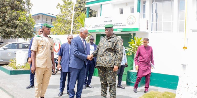 BAH OURY AU CNETRE DALERTE PRECOCE