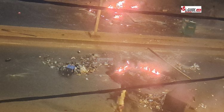 Urgent : plusieurs quartiers manifestent contre le délestage à Conakry 1 Circulation coupee