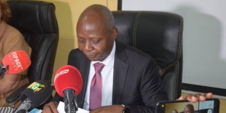 Recrutement à la fonction publique : encore 57 945 diplômes à authentifier avant la passation des épreuves (Julien Yombouno) 1 Julien Yombouno