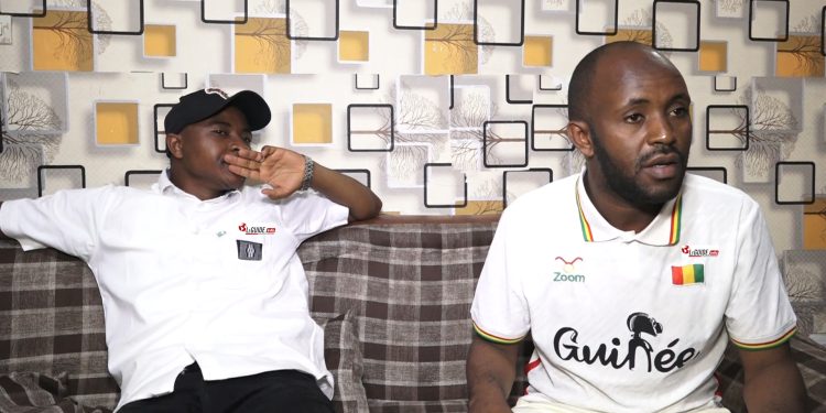 Oyé BÉAVOGUI au domicile de BAYO : « Ce sont des indices qui n'honorent pas la transition… » 1 OYE BEAVOGUI ET OUMAR BAYO