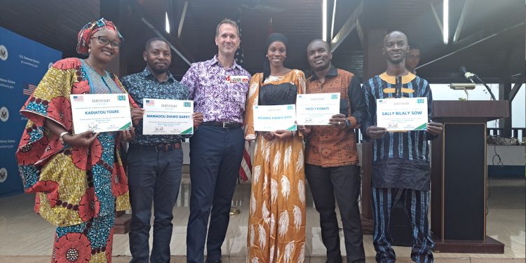 <strong>Prix d’excellence en journalisme : Les États-Unis priment huit journalistes guinéens</strong> 1 laureats