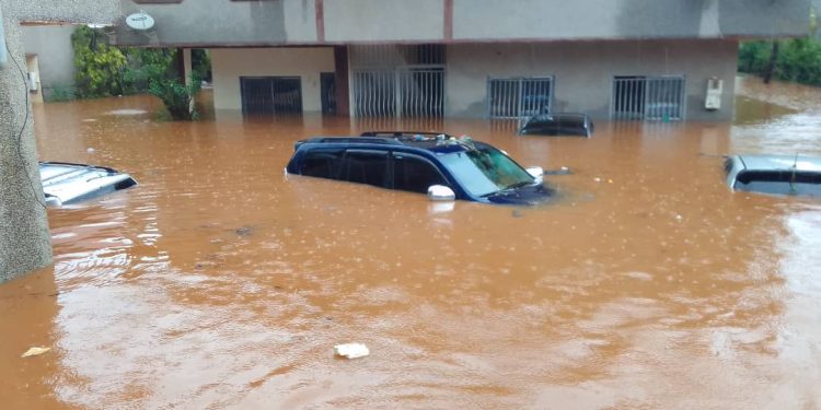 Inondation sur Conakry : le bilan provisoire aux chiffres effrayants ! 1 Des mainsons submergees par les eaux a Conakry