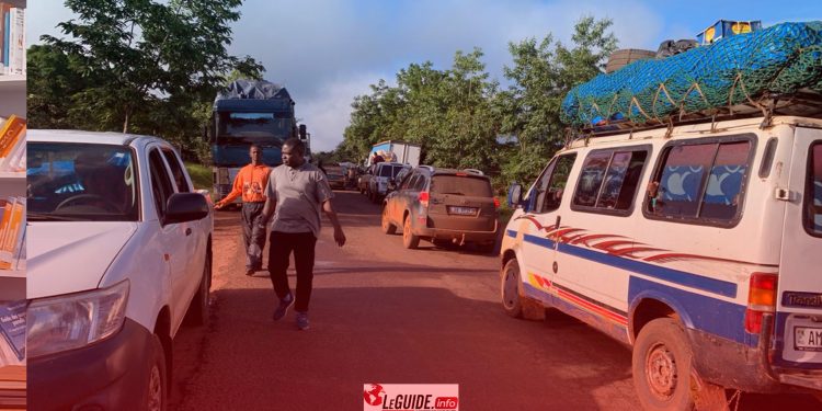 Urgent : la circulation est bloquée à l’entrée de Pita par des manifestants (dépêche) 1 Urgent : la circulation est bloquée à l’entrée de Pita par des manifestants (dépêche)