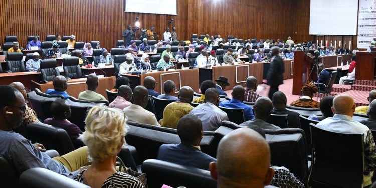 Urgent : un conseiller national (CNT) jette l’éponge en Guinée 1 CEDEAO : la Guinée décroche un financement de plus de 35 millions dollars US dans le secteur de l’eau