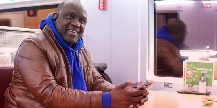 Le pouvoir du livre : le guinéen Lamine Guirassy adulé à travers le monde 1 Le pouvoir du livre : le guinéen Lamine Guirassy adulé à travers le monde