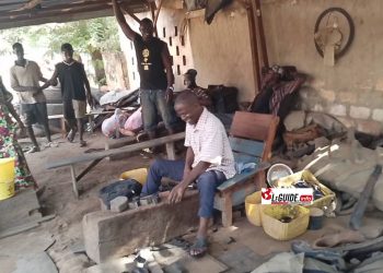 Kankan : la cordonnerie résiste encore à la modernité 