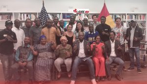 Urgent : le centre américain de Conakry fermé jusqu’à nouvel ordre ! 3 DES MEMBRES DE LONG VERTRICE AVEC LEQUIPE DES JEUDIS DE LA PRESSE AU CENTRE AMERICAIN A CONAKRY