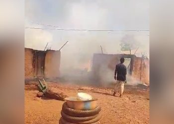 Siguiri : un adolescent accusé d’avoir incendié 5 cases à l’aide d’une cigarette