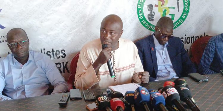 Kankan: Mamadi Kansan Doumbouya (DRIC), distribue des notes au CNRD 1 Kankan: Mamadi Kansan Doumbouya (DRIC), distribue des notes au CNRD