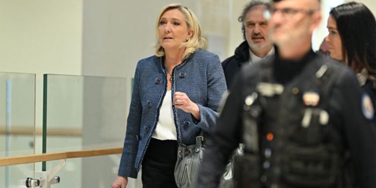 France : Marine Le Pen, condamnée à cinq ans d'inéligibilité immédiate par le tribunal de Paris 1 France : Marine Le Pen, condamnée à cinq ans d’inéligibilité immédiate par le tribunal de Paris