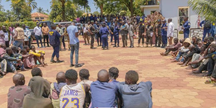 RDC-insécurité urbaine : 63 présumés bandits présentés à l’autorité militaire provinciale à Bunia