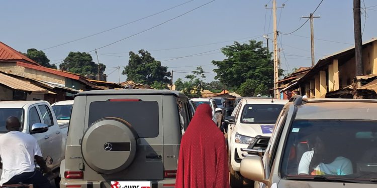Mamou : Embouteillages Monstres à l&rsquo;Aube de la Mobilisation en Soutien au Général Doumbouya