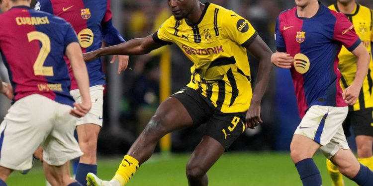 LDC : Dortmund sauve l’honneur face au Barça grâce à un triplé de Guirassy 1 LDC : Dortmund sauve l’honneur face au Barça grâce à un triplé de Guirassy