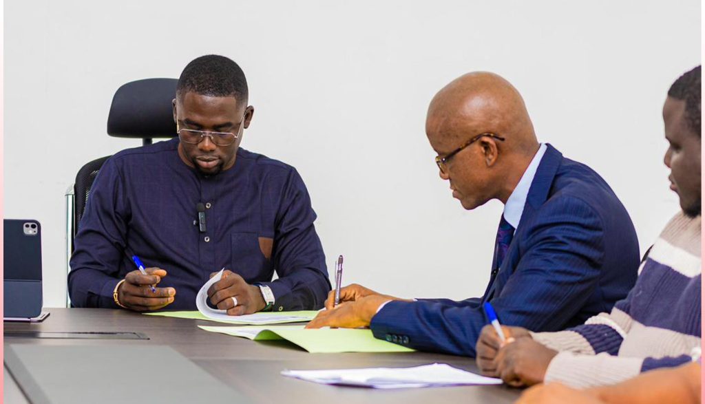 Guinée : Eco Finance Entreprises et les sociétés SIRAMAMBA MINING et HYPRO SARLU signent une convention ! 3 Eco Finance Entreprises et les societes SIRAMAMBA MINING et HYPRO SARLU signent une convention 1 1