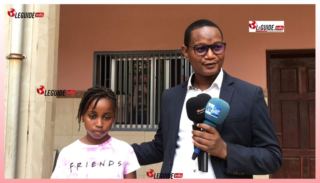 MARIAMA DIALLO ET SON ENCADREUR AU COMPLEXE SCOLAIRE LA PLUME
