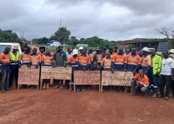 Manifestation des employés sous-traités de CAWA Groupe : des négociations obtenues après des cas de blessés