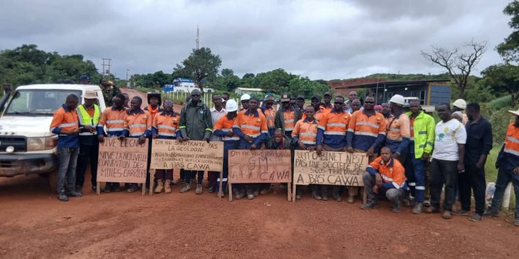 Manifestation des employés sous-traités de CAWA Groupe : des négociations obtenues après des cas de blessés 1 Manifestation des employés sous-traités de CAWA Groupe : des négociations obtenues après des cas de blessés