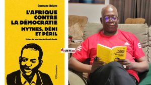 "L’Afrique contre la démocratie : Mythes, déni et péril" : L'avocat Mohamed Traoré donne sa "grosse" recommandation 2 Me Mohamed Traore tenant le livre du journaliste Ousmane Ndiaye