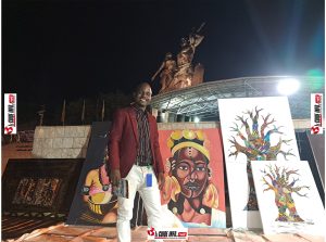 Notre Mamoudou Boulléré Diallo, devant le monument de la renaissance africaine à Dakar en 2022 sous invitation de la CEDEAO