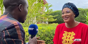 La Ministre Dre Diaka DSidibé et le Journaliste Mamoudou Boulléré Diallo à Labé