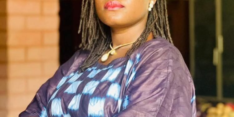 Littérature : la Journaliste Hassatou Lamarana Bah unit la Guinée et Haïti par le « poids de la liberté »