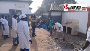 Opération de curage à l'hôpital de Kouroussa