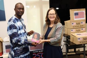 Sans Kaba Diakité et Mary Daschbach, chargée d’affaires de l’ambassade des États-Unis en Guinée 