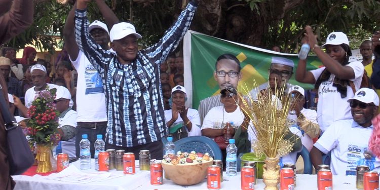 Campagne électorale à Balandougou : Bah Oury au contact des militants, pédagogie et promesses au programme